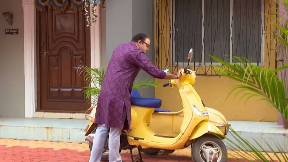 TMKOC: Bhide with Sakharam