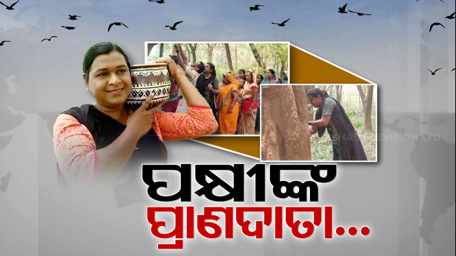 ହାତରେ କିଛି ମାଟି ପାତ୍ର ଓ ପିଇବା ପାଣି, ସାଙ୍ଗରେ ଖଣ୍ଡିଏ ସିଡି