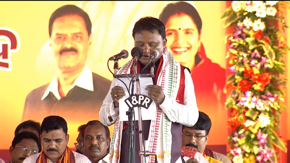 ମୁଖ୍ୟମନ୍ତ୍ରୀଙ୍କ ସହ ଶପଥ ନେଲେ ନୂଆ ମନ୍ତ୍ରିମଣ୍ଡଳ, ଦେଖନ୍ତୁ କିଛି ଝଲକ...