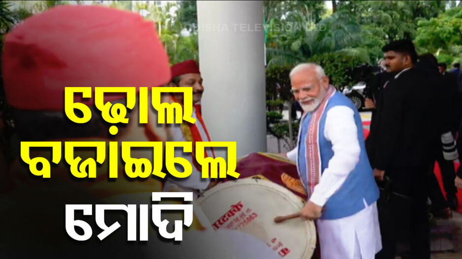 ଢ଼ୋଲ ପିଟି ସିଙ୍ଗାପୁରରେ ମୋଦିଙ୍କୁ ଗ୍ରାଣ୍ଡ ୱେଲ୍‌କମ୍‌