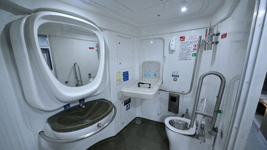 Vande bharat sleeper train complete first look with high tech features 