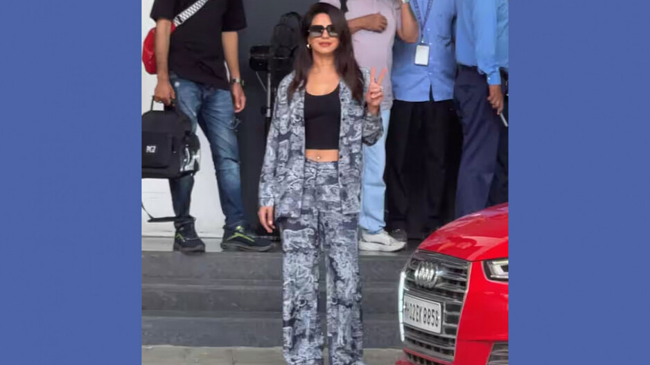 Priyanka Chopra: ବିମାନ ବନ୍ଦରରେ ମନ ମୋହିଲେ ଦେଶୀ ଗର୍ଲ