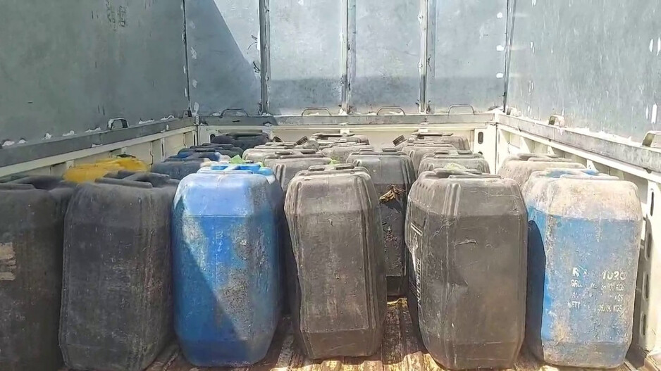 Alcohol Transport: ଫିଲ୍ମ ଷ୍ଟାଇଲ୍‌ରେ ମଦ ବୋଝେଇ ପିକ୍‌‌ଅପ୍ ଭ୍ୟାନ୍ ଜବତ, ମଦ ମାଫିଆ ଛାନିଆ