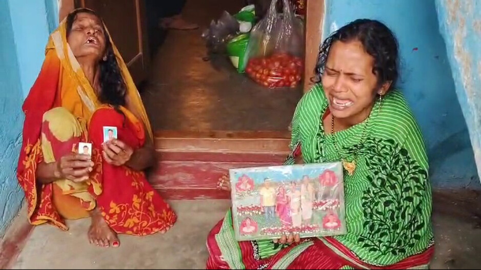 Accident: ଦୁର୍ଘଟଣାରେ ପୁଅର ମୃତ୍ୟୁ ଖବର ଶୁଣି ହସ୍‌ପିଟାଲ୍ ବେଡ୍‌ରେ ଆଖି ବୁଜିଲେ ବାପା