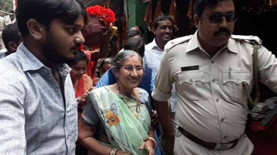 Prime Minister Narendra Modi s wife Jashodaben visited the Kalyaneswari ...