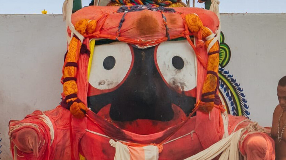 ସ୍ନାନବେଦିରେ ଚତୁର୍ଦ୍ଧାମୂର୍ତ୍ତି ... ଆହା କି ସୁନ୍ଦର ଦୃଶ୍ୟ