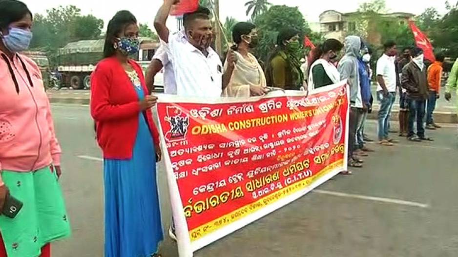 Central Trade Unions Go On Strike, Vehicular Movement Partly Affected In Odisha Central Trade Unions Go On Strike, Vehicular Movement Partly Affected In Odisha
