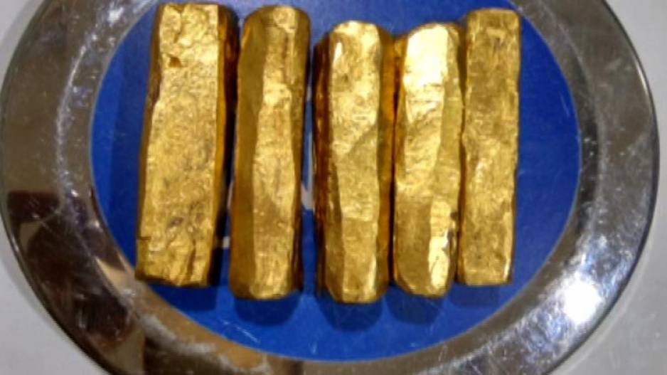 The Air Intelligence unit of the Customs department today seized gold