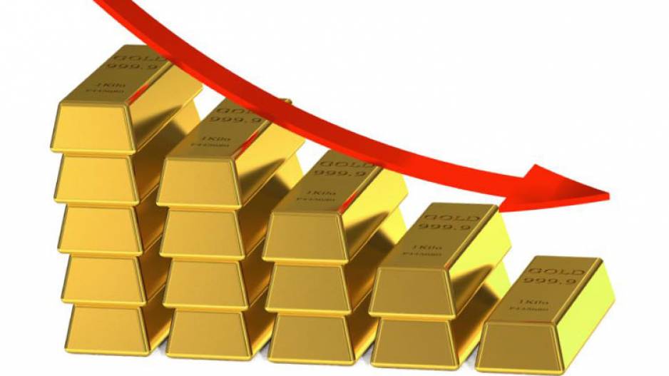 Gold prices Thursday declined by Rs 405 to Rs 32 385 per 10 gram in the