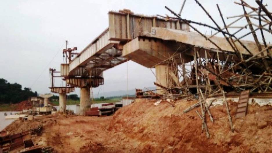 Probe into collapse of portions of Gurupriya bridge begins