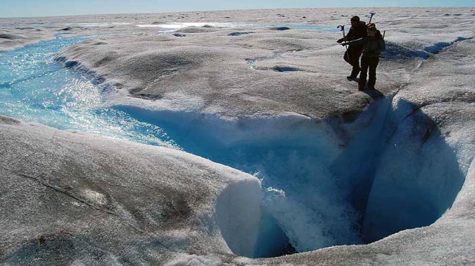 Prepare For Frostbite Greenland S Chilling Climate Vs Iceland S - 9kkfh7p