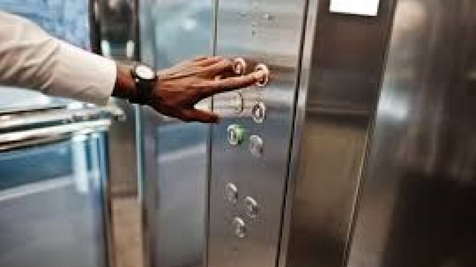 Patient Dies Due to Elevator Tragedy: ଏମିତି ଆସେ ମୃତ୍ୟୁ; ମେଡିକାଲରେ ଉପରକୁ ଉଠିଗଲା ଲିଫ୍ଟ; ଚାପି ହୋଇଗଲେ ରୋଗୀ