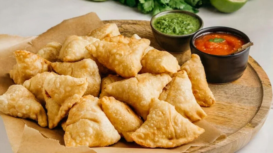 Story Of Samosa: କିଭଳି ଭାରତକୁ ଆସିଲା ସିଙ୍ଗଡ଼ା, କିଏ ଆଣିଥିଲା....ପଢ଼ନ୍ତୁ ...