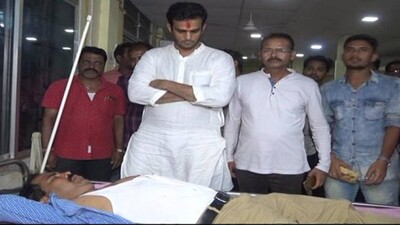 Arkesh-Narayan-with-injured-BJD-worker