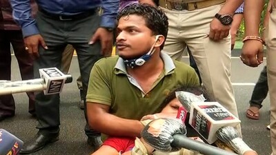 High drama outside Odisha Assembly
