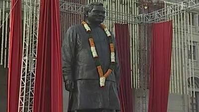 Atal-Bihari-Vajpayee-Statue