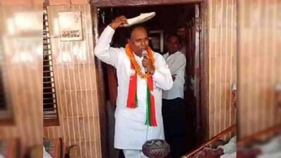 BJP-Candidate-Seeking-vote-