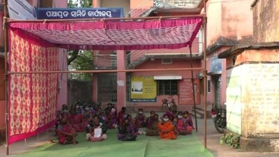 Self Help Group members stage protest