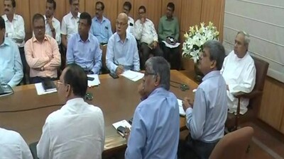 CM-reviews-flood-situation
