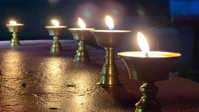 India switches off power, and lights up to thank 'Corona warriors'