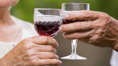Drink-elderly-people