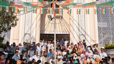 Flag-Hoisting-in-Mosque