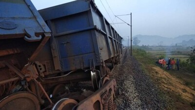 Goods-Trains--Derail