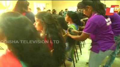 Hair-donation-for-cancer-pa