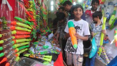 Anti-Corona Pichkari To Drive Away 'COVID' Blues