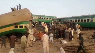 Pakistan Train Collision