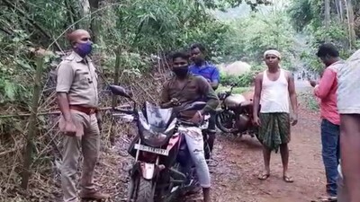 Rs 10 Lakh Loot
