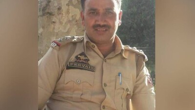 2 terrorists with pistols shot dead J&K police inspector 