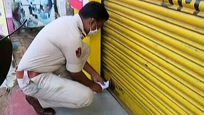 Commissionerate Police seals a mobile shop