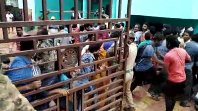 Police Resort To Lathicharge At Covid 19 Vaccination Centre In Khordha