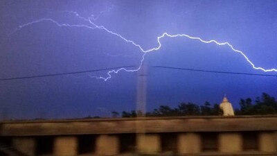 Moderate to Severe Lightning in 15 dist On Aug 12