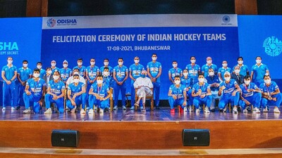 Indian Men's Hockey Team with Odisha CM Naveen Patnaik