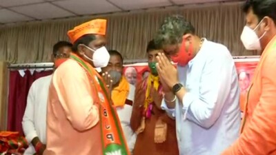 Hundreds Of BJD, Congress Workers Join BJP In Kendrapada