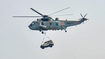 Indian Navy personnel demonstrate their skill on the occasion the President Ram Nath Kovinds visit