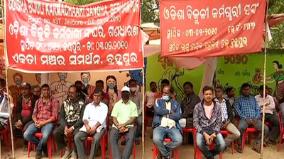 A Shot In The Arm: Parents Join Agitating TPSODL Contractual Employees In Berhampur