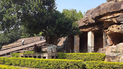 Khandagiri Caves In Bhubaneswar