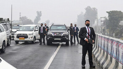 PM Modi Cavalcade Stuck