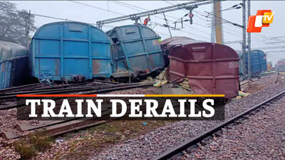 Train Derails