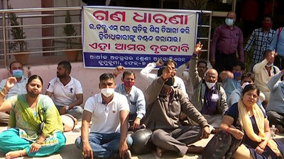 Beneficiaries Under EWS Housing Scheme Stage Protest At OSHB Office
