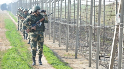 BSF Forces Pak Drone To Flee