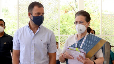Gandhis will be abroad for Sonia's treatment when Cong announces dates to elect new Prez