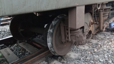 Godavari Express derails