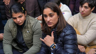 Wrestlers continue their protest