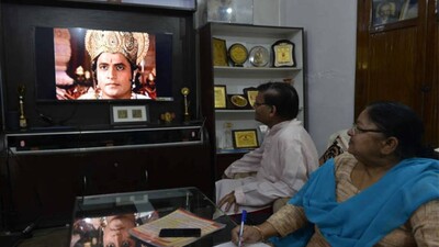 Indian-Family-Watching-Rama