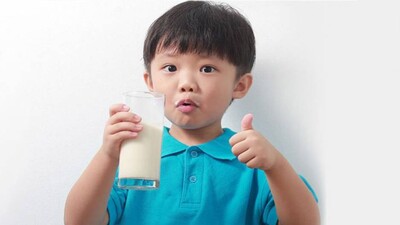 Kid-Drinking-Milk