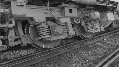 Mahakaushal Express derails